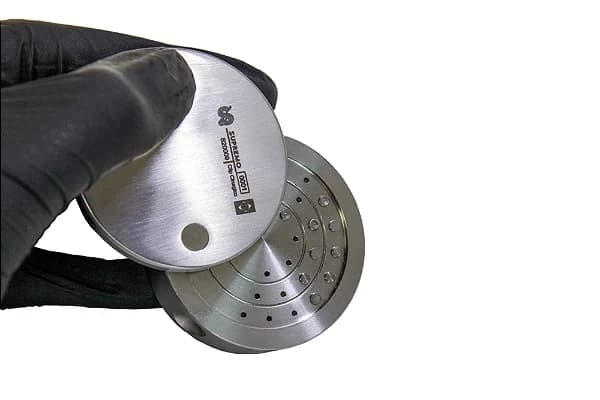 Kit con 25 tachuelas - Estuche Inox